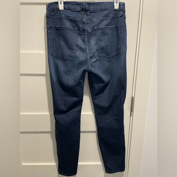 GOOD AMERICAN Good Legs Skinny Jeans - Picture 5 of 10